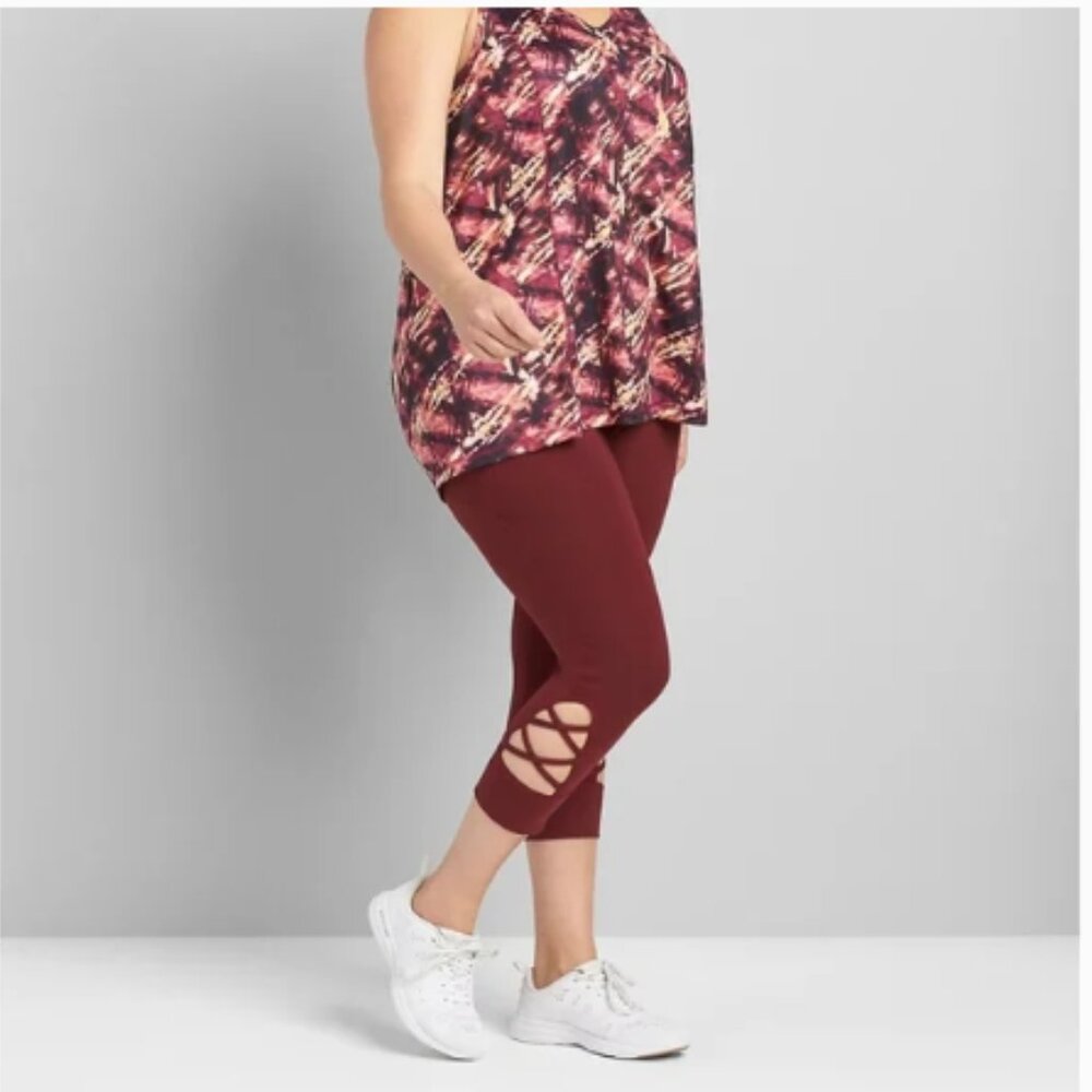 LIVI High-Rise Soft Capri Leggings with Pockets - Hem Detail - Burgundy (311) - Picture 2 of 10